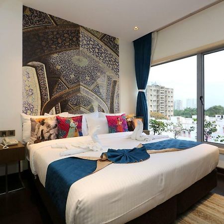 Hotel Gallery 67 Kolkata Bagian luar foto