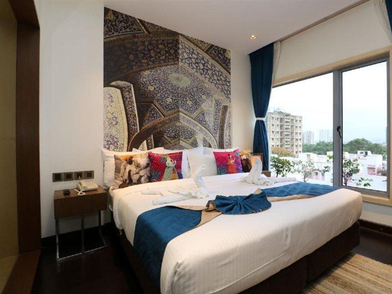 Hotel Gallery 67 Kolkata Bagian luar foto