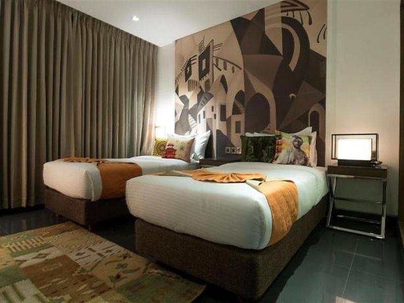 Hotel Gallery 67 Kolkata Bagian luar foto