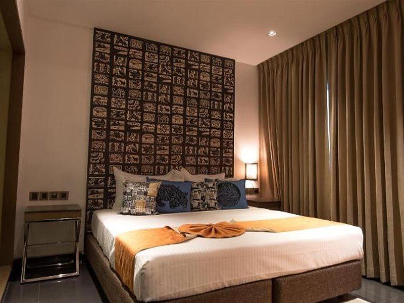 Hotel Gallery 67 Kolkata Bagian luar foto