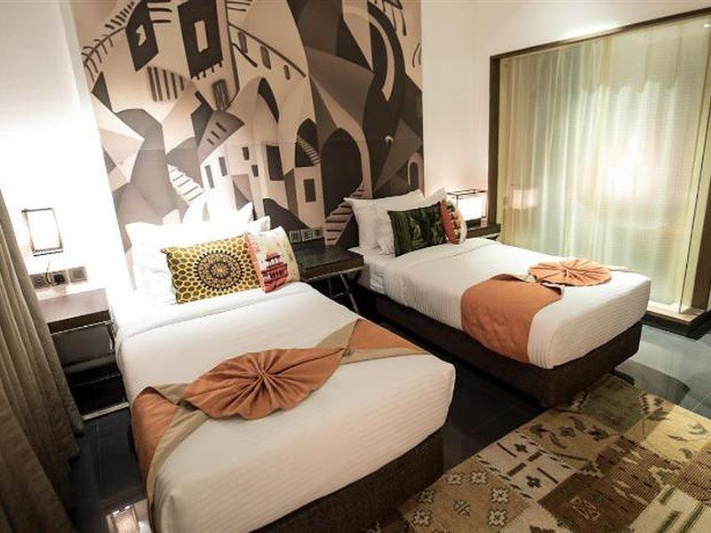 Hotel Gallery 67 Kolkata Bagian luar foto