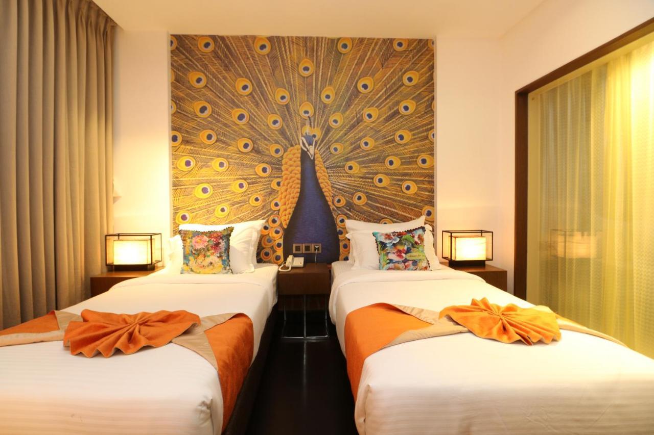 Hotel Gallery 67 Kolkata Bagian luar foto