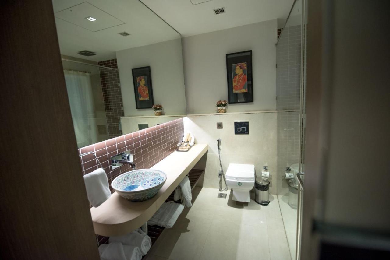 Hotel Gallery 67 Kolkata Bagian luar foto