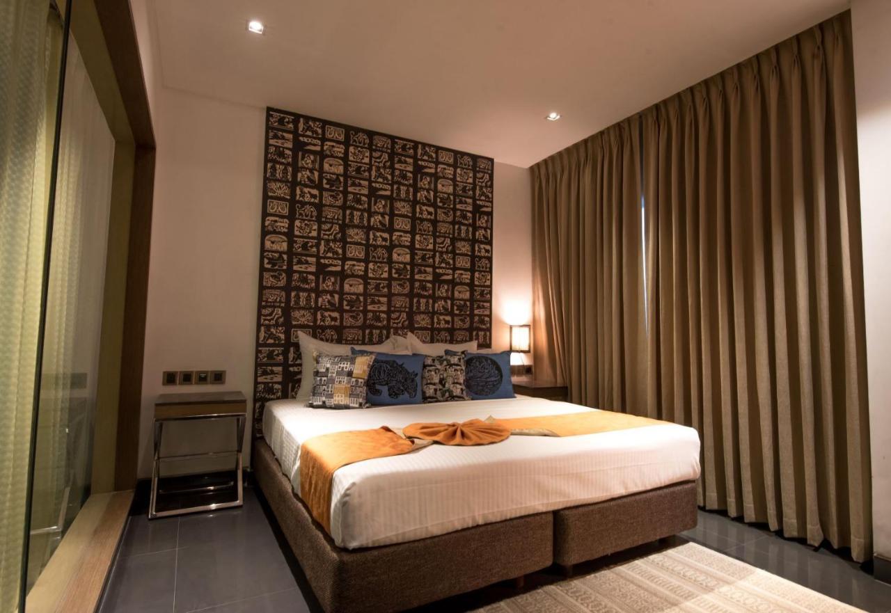 Hotel Gallery 67 Kolkata Bagian luar foto