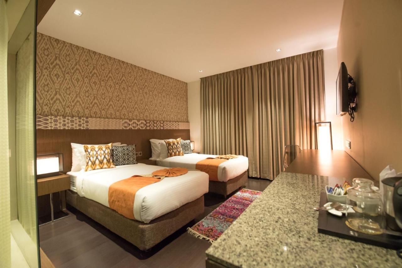 Hotel Gallery 67 Kolkata Bagian luar foto