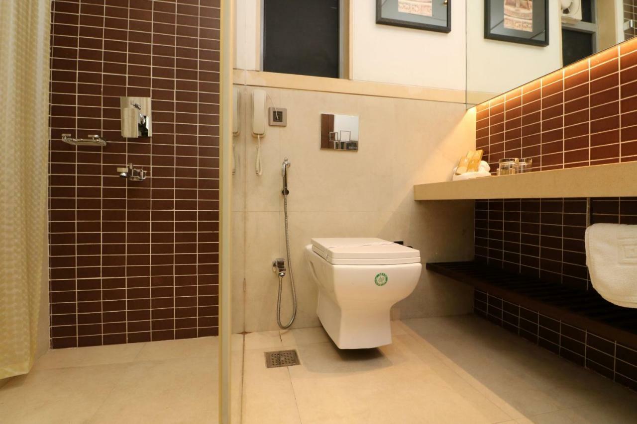 Hotel Gallery 67 Kolkata Bagian luar foto