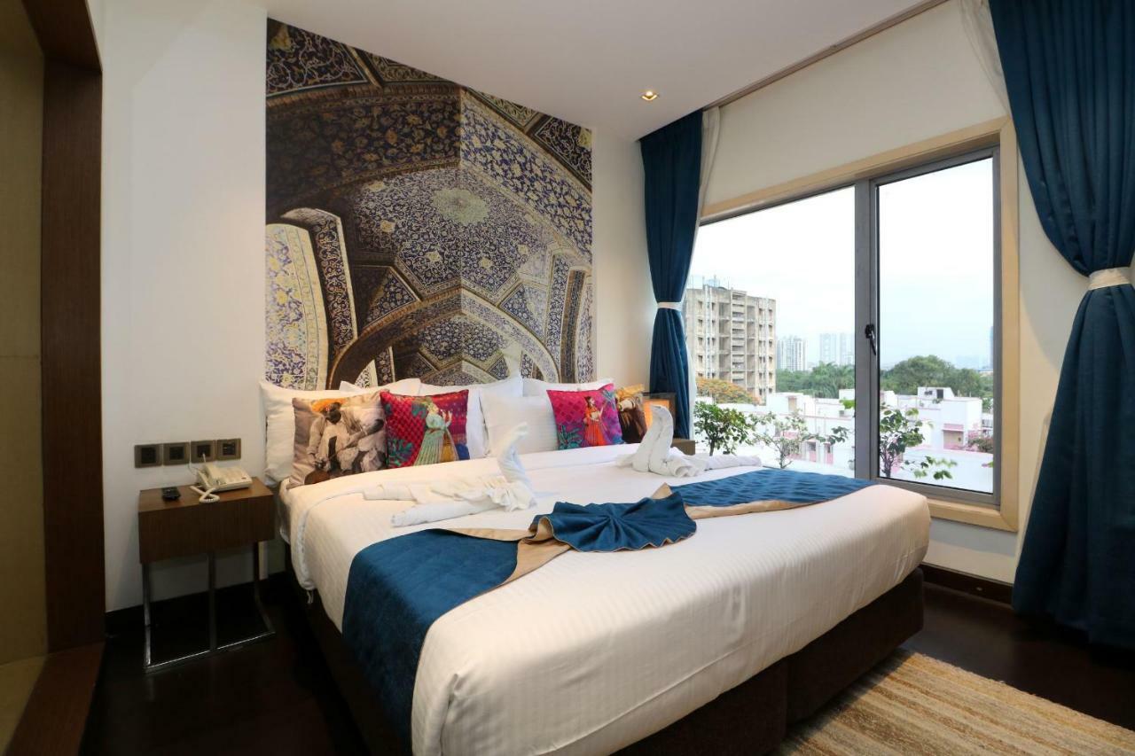 Hotel Gallery 67 Kolkata Bagian luar foto