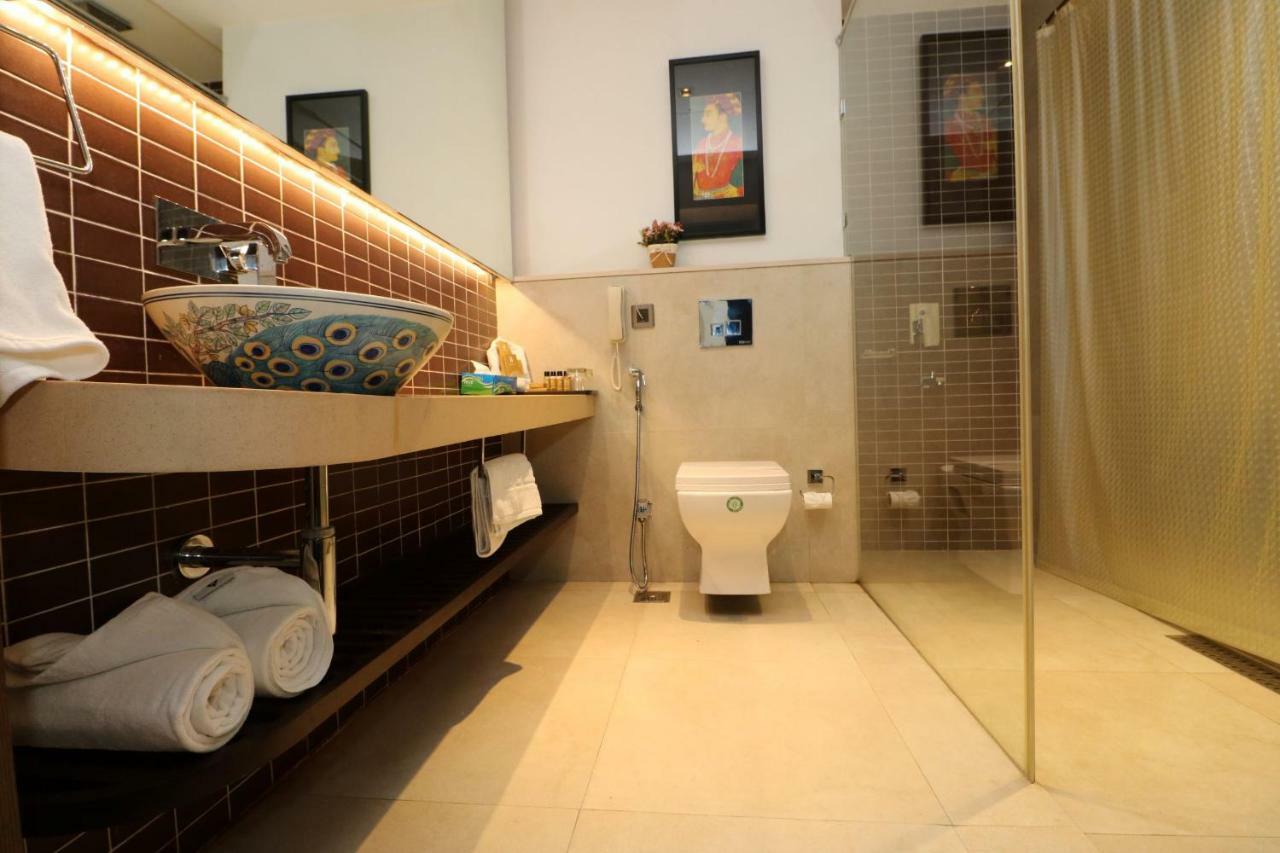 Hotel Gallery 67 Kolkata Bagian luar foto