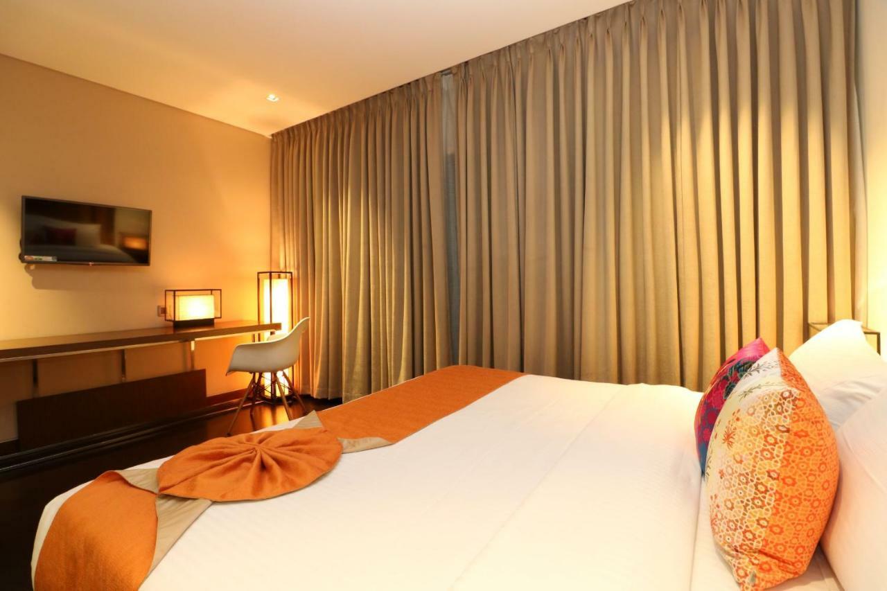 Hotel Gallery 67 Kolkata Bagian luar foto