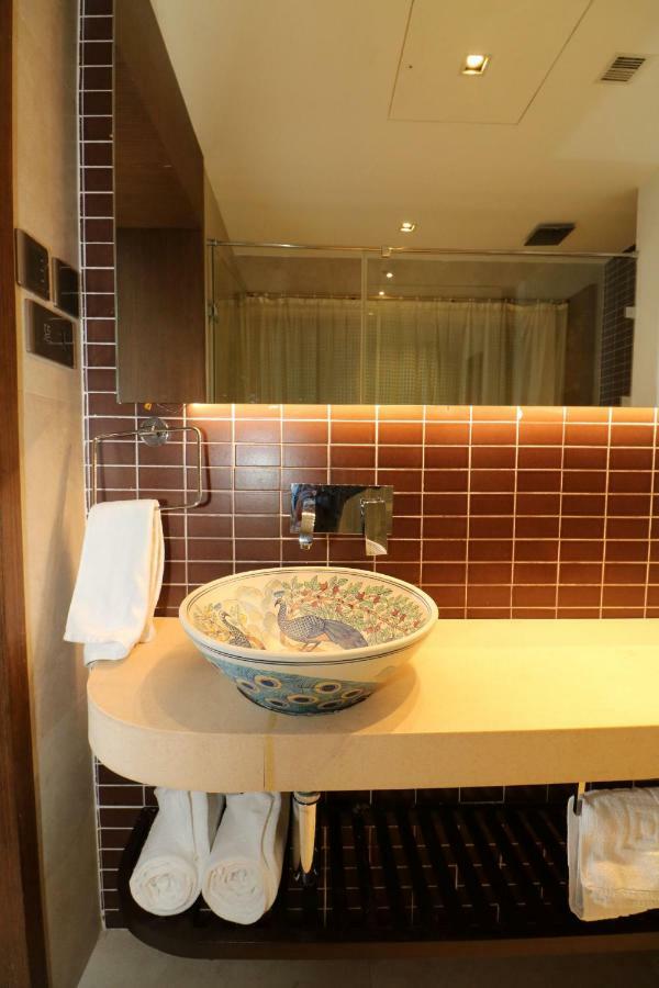 Hotel Gallery 67 Kolkata Bagian luar foto