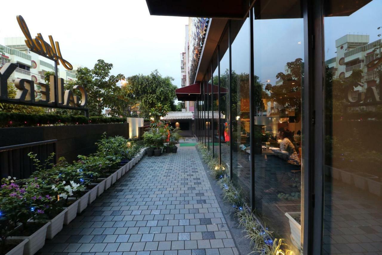 Hotel Gallery 67 Kolkata Bagian luar foto